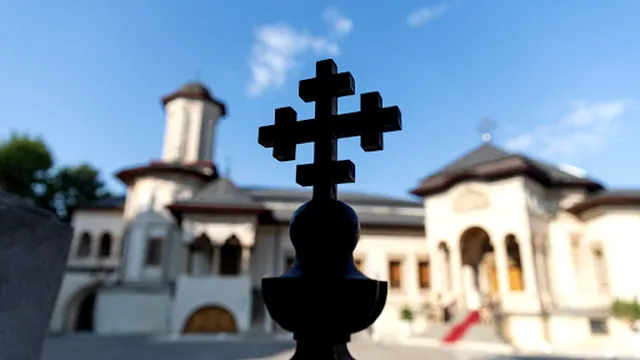 E păcat să mergi la altă biserică dacă ești ortodox. Ce spun preoții
