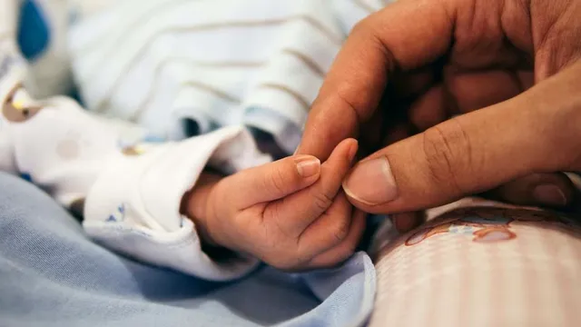 Fiica unui impresar celebru a născut la doar 19 ani. Nu a vrut să audă de avort, deși tatăl copilului a părăsit-o: ”O creștem și o iubim!” EXCLUSIV