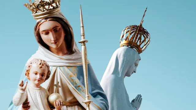 Se urează La mulți ani de Sfânta Maria, pe 15 august? Ce spun preoții, de fapt