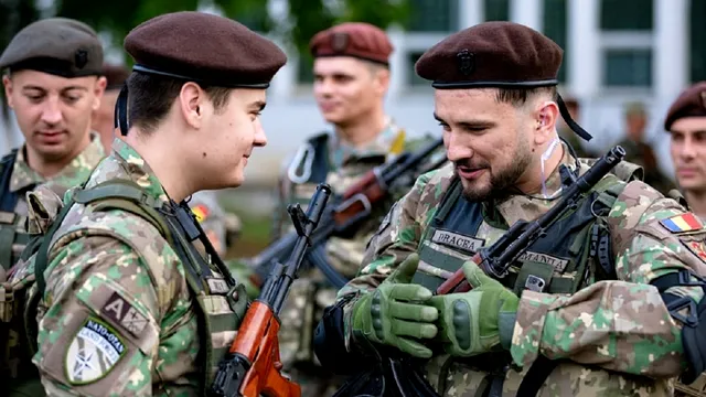 Ce spune Mihai Trăistariu despre gestul lui Selly de a se înrola în Armata României: ”E vlogger. E doar reclamă”.  Internauții l-au criticat aspru pe ”Prințul Internetului” EXCLUSIV