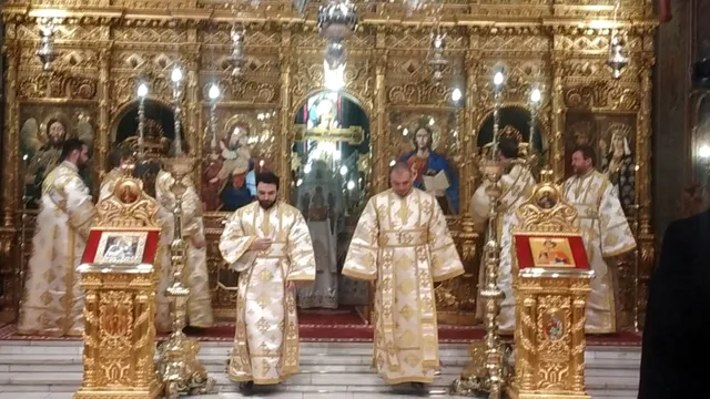 Ce este bine să duci duminica la biserică. Greșeala pe care nu trebuie să o facă niciun creștin când sărută icoanele