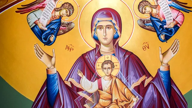 Ce se împarte de Sfânta Maria. Ce este bine să dai de pomană pe 15 august