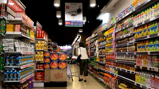 Motivul pentru care unele produse din magazine sunt încuiate în cutii speciale