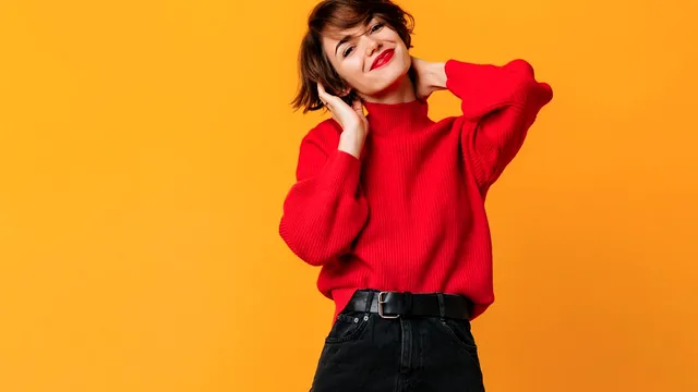 5 fuste superbe pentru toamna 2022. Modele chic, ușor de integrat în garderobă