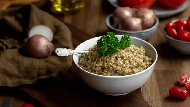 Ingredientul secret pentru o salată de vinete perfectă. Ce trebuie să adaugi, de fapt