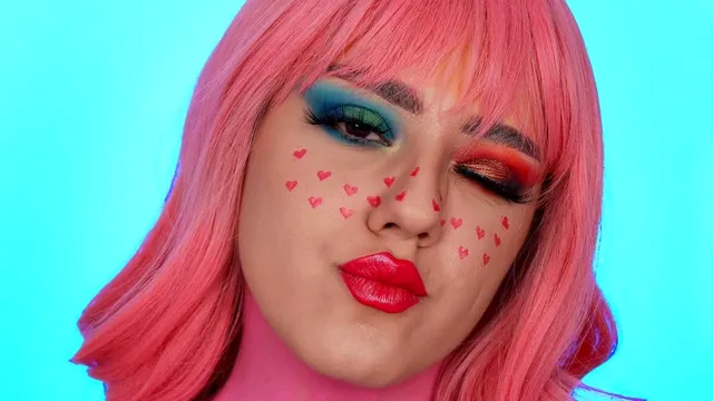 Ce produse de machiaj nu trebuie să lipsească din geantă, când mergi la o întâlnire amoroasă. Sfaturi prețioase de la Claudia Preduca, make-up artist EXCLUSIV