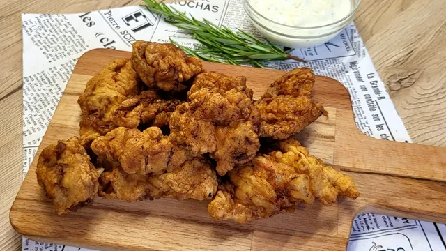 Șnițel parizian de pui cu dressing de iaurt cu usturoi. Trucuri ca sa iasă crocant și delicios