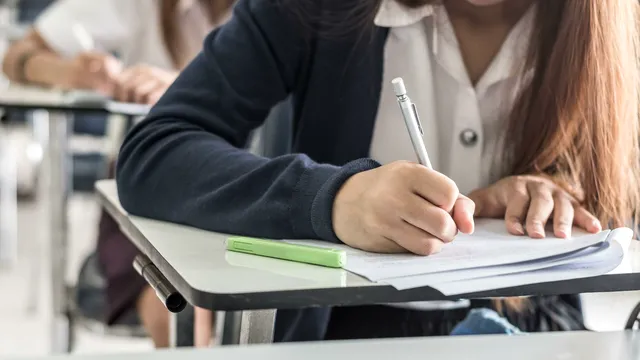 Examenele Cambridge. Ce sunt, la ce ajută și care sunt avantajele unei certificări a cunoștințelor de limba engleză