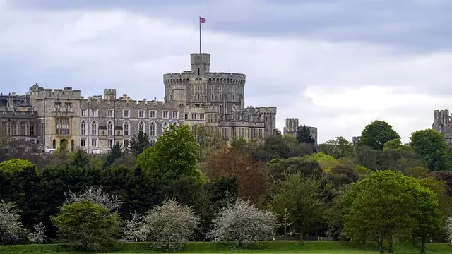 Momentul pe care îl aștepta întreaga lume. Cine și-a făcut apariția la Castelul Windsor după moartea reginei Elisabeta