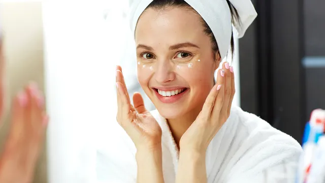 Semnul care îți arată clar că nu folosești crema de față potrivită tenului tău. Ce modificări apar pe piele