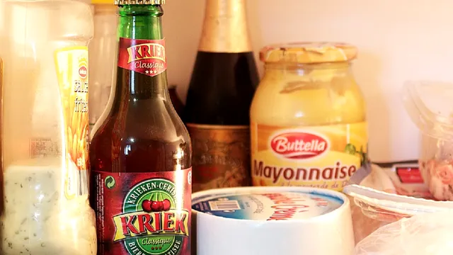 Greșeala uriașă pe care o fac toți românii când pun mâncarea în frigider. Crește enorm consumul de curent electric