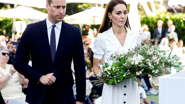 Secretul lui Kate Middleton pentru a arăta întotdeauna perfect în poze. Cheia este, de fapt, bărbia