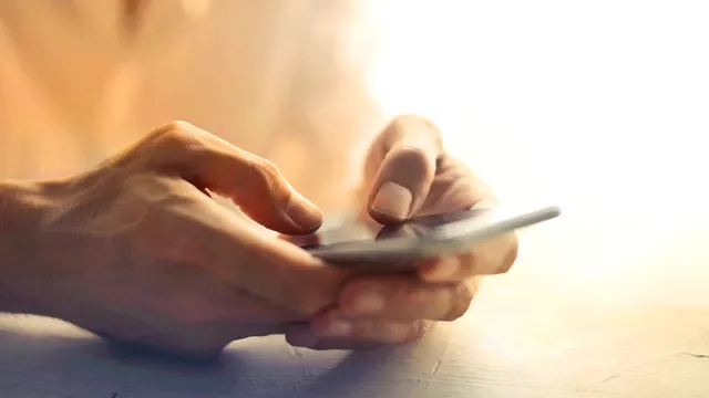 6 trucuri pentru a preveni ca telefonul tău mobil să consume baterie în timp ce dormi. Așa va rezista mai mult timp