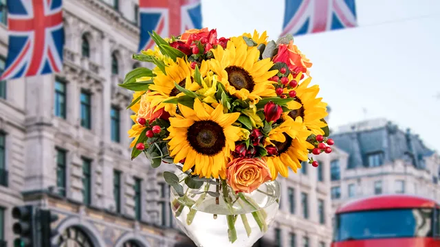 Semnificația specială pe care o au buchetele de floarea-soarelui aduse de britanici, ca omagiu, pentru Regina Elisabeta a II-a. Ce mesaj ascund