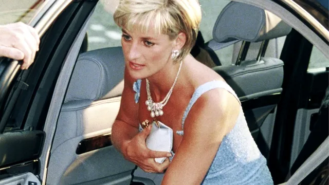 Motivul pentru care Prințesa Diana purta genți plic atât de des în public. Rolul secret