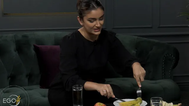 Cum se mănâncă fructele și se bea apa corect, când ieșim în societate. Reguli de bune maniere de la Andreea Ștefănescu, trainer internațional de etichetă VIDEO EXCLUSIV