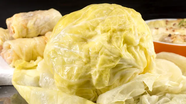 Condimentul pe care trebuie să îl pui neapărat în varza murată. Îi dă o aromă deosebită. Vei face cele mai bune sarmale la iarnă
