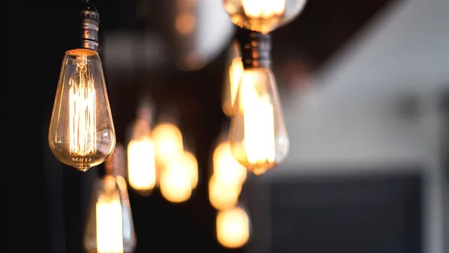 Ce a făcut o femeie pentru a nu mai plăti facturi la energie electrică. Metoda pe care o folosește de cel puțin 10 ani