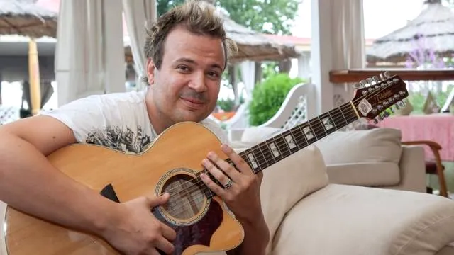 Dan Helciug are un talent ascuns: ”M-am specializat într-o zonă artistică experimentală a păpușeriei, dedicată adulților”. De ce nu e actor păpușar la ”Țăndărică”. Exclusiv