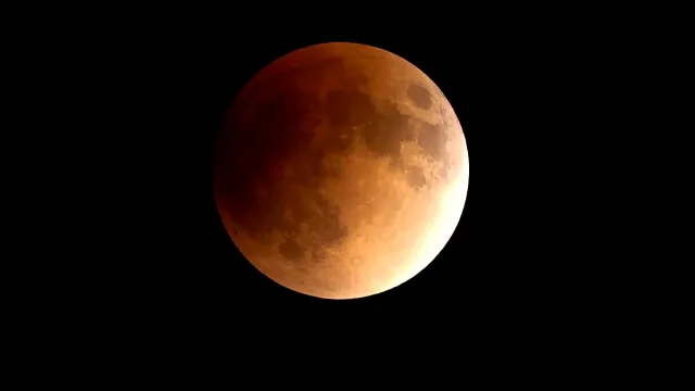 Eclipsa de Lună din noiembrie 2022. Când are loc. Zodiile care nu vor avea o perioadă prea liniștită