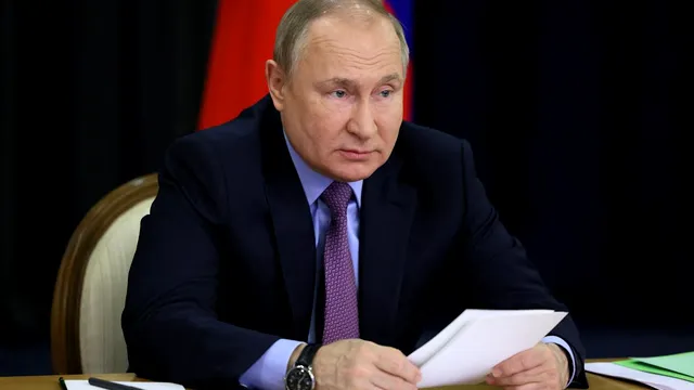Gestul ciudat făcut de Vladimir Putin în public. Nu s-a mai putut controla, semnul care arată clar boala de care suferă