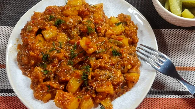 Tocăniță de cartofi cu afumătură. Ingredientul care o face mult mai gustoasă, ce trebuie neapărat să adaugi