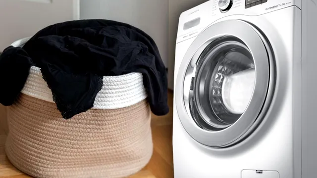 Ingredientul banal pe care să-l pui în apă când speli hainele negre. Așa nu se vor decolora