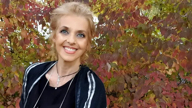Bianca Brad a ajuns manechin din întâmplare. „Pe vremea lui Ceaușescu nu puteai să te angajezi fiind elev, nu aveai cum” VIDEO EXCLUSIV