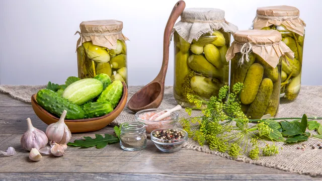 Ingredientul care se pune la castraveți murați în saramură. Le dă un gust mai bun, trucul de aur al gospodinelor