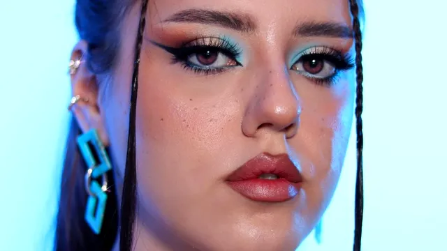 Ce tendințe din anii ’90 putem reinterpreta și în zilele noastre. Claudia Preduca, make-up artist: “Sclipiciul de corp este extrem de folosit” EXCLUSIV