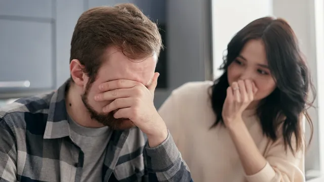 Vrea să ne despărțim. Soțul meu a devenit prea apropiat de o colegă de la muncă, i-am găsit conversațiile