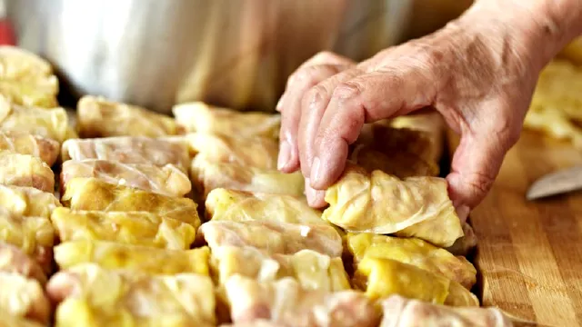 Cum se împăturesc sarmalele corect. De acum încolo doar așa le vei pregăti, metoda simplă