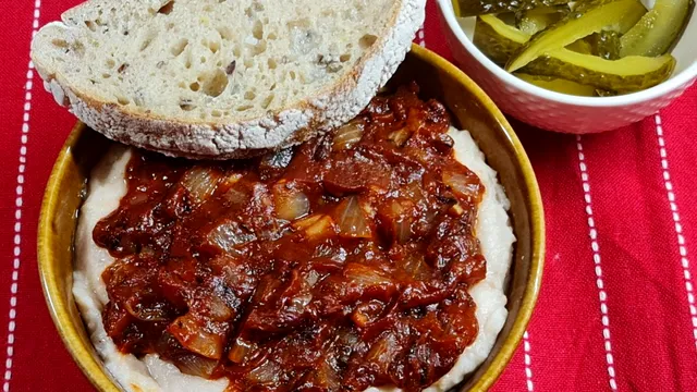 Fasole bătută cu ceapă călită, rețetă de post. Ingredientul pe care să-l adaugi ca să fiarbă mai repede