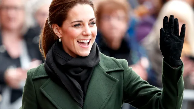Trucul vestimentar al lui Kate Middleton. Poartă haine la prețuri modice, care par de lux. O stilistă i-a dezvăluit secretul