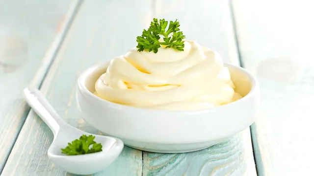 Cu ce poți înlocui maioneza în salata de boeuf. 4 cei mai buni înlocuitori