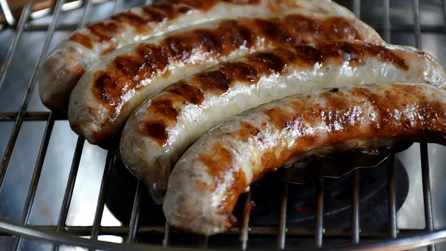 Ingredientul pe care să nu-l pui în cârnații de casă. Nu are ce căuta, strică tot gustul