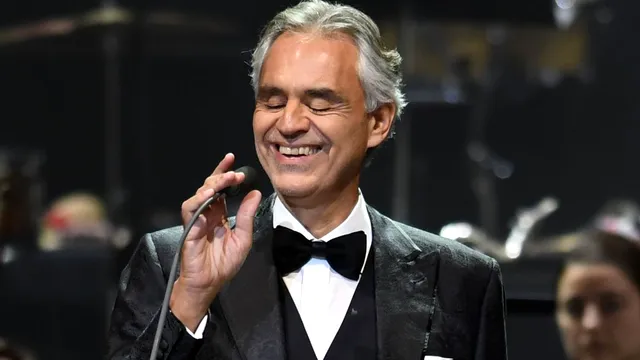 Tragicul accident care l-a lăsat orb pe Andrea Bocelli. Totul s-a întâmplat pe terenul de fotbal, pe când avea doar 12 ani