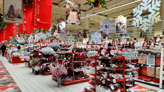Program magazine Crăciun 2022. Orarul supermarketurilor Carrefour, Cora, Kaufland, Auchan, Profi, Penny, Lidl și Mega Image