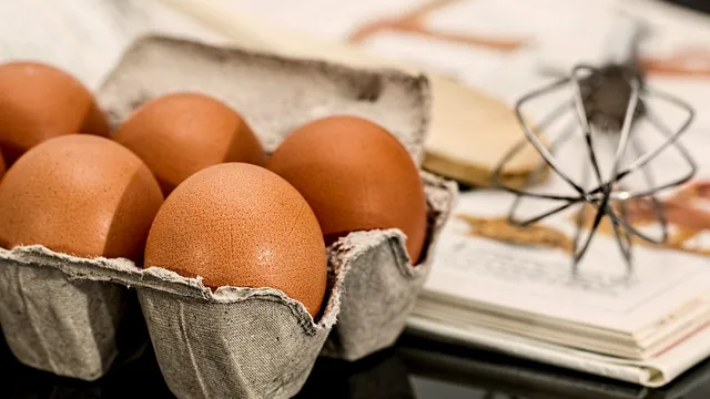 Când expiră ouăle, de fapt. Se mai pot consuma sau nu după termenul de valabilitate?