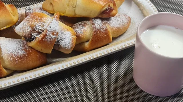 Cornuri pufoase cu gem de prune și nuci. Ce trebuie să adaugi pentru un gust deosebit. Așa ies delicioase