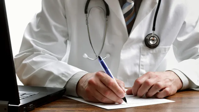 Cât costă asigurarea de sănătate pe o lună în 2023. Suma pe care trebuie să o plătească persoanele care nu au un loc de muncă
