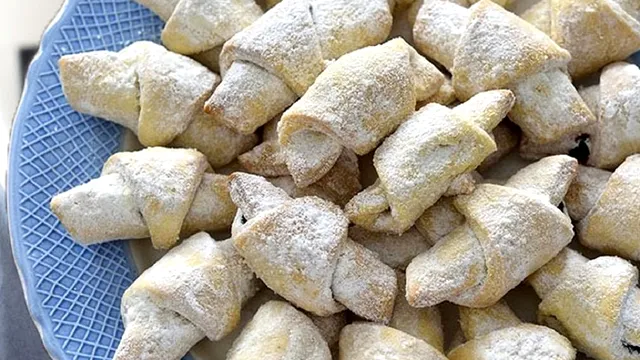 Ce să pui în cornulețe ca să iasă fragede. Ingredientul care nu trebuie să lipsească din aluat, așa se mențin proaspete timp îndelungat