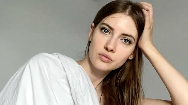 Cu ce a înlocuit Iulia Albu celebra găină. Primele imagini, fanii au reacționat imediat: “E splendid cu urechile alea clăpăuge”