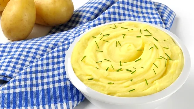 Ce să pui peste cartofi pentru un piure pufos ca la restaurant. Va fi de 5 ori mai gustos