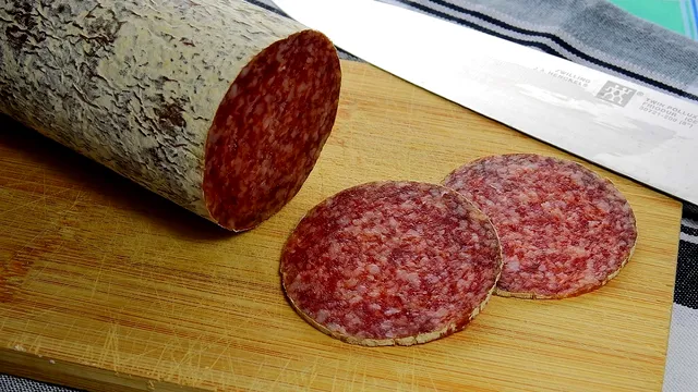 Cât timp se poate păstra salamul în frigider. Greșeala pe care o fac multe persoane