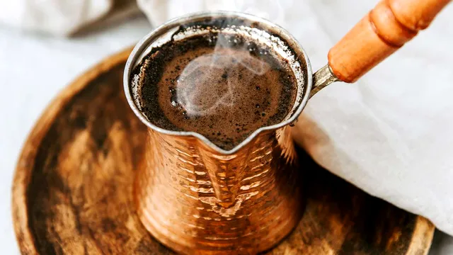 Câte linguri de cafea se pun la o cană. Aceasta este cantitatea ideală. Secretul pentru o cafea intensă și aromată