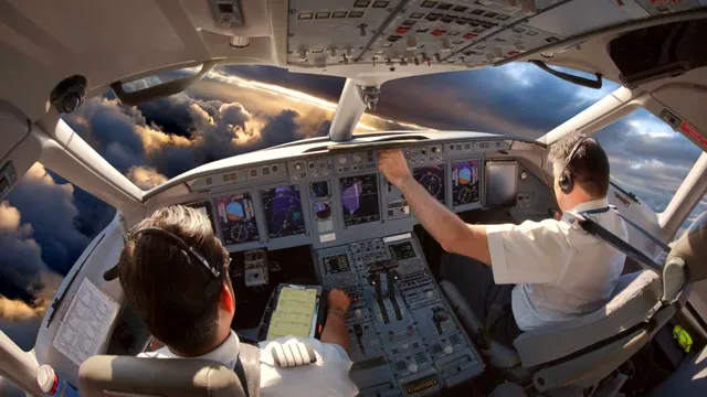 Cum poți deveni pilot de avion și ce salariu poți să câștigi. Detaliile pe care e important să le știi