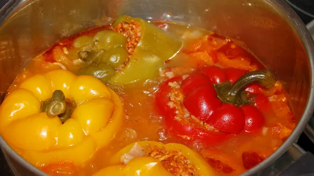 Ingredientul pe care trebuie să-l pui în ardeii umpluți pentru un gust mai bun. Secretul gospodinelor iscusite. Le dă un plus de savoare