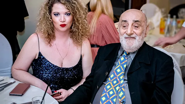 Cum se simte și cum arată Viorel Lis, la 80 de ani. Ipostaza emoționantă în care a fost surprins alături de soția lui, Oana
