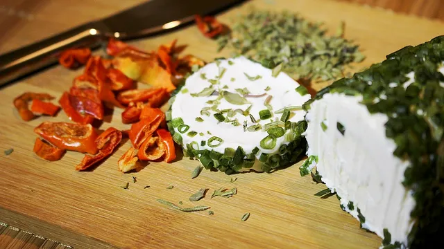 Ce conține de fapt brânza vegetală. Pericolul nebănuit, avertismentul lansat de un cunoscut specialist